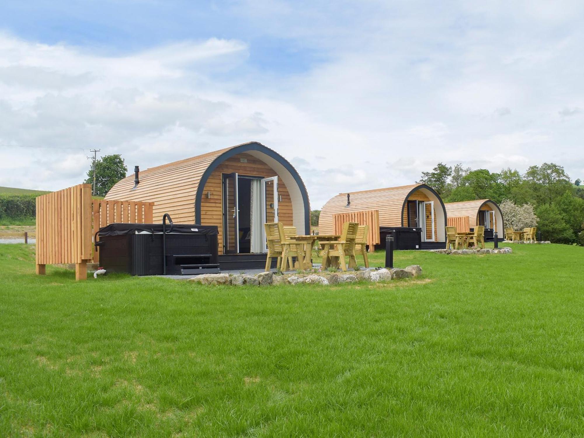 Efyrnwy Pod Vip Villa Llanfyllin Exterior photo